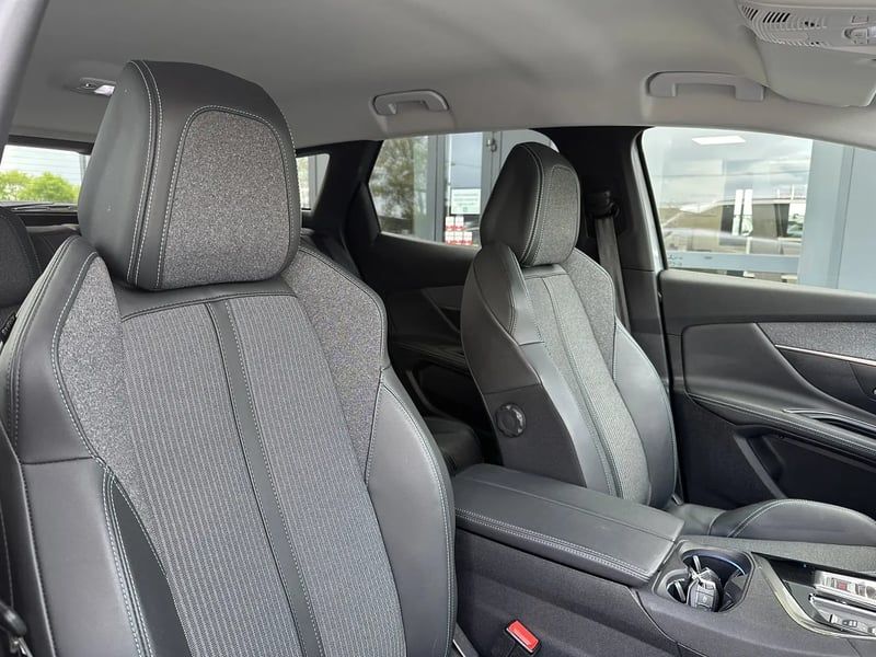 Photo de la voiture PEUGEOT 3008 Puretech 130ch S&S EAT8 Allure Pack