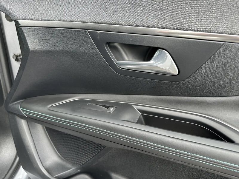 Photo de la voiture PEUGEOT 3008 Puretech 130ch S&S EAT8 Allure Pack