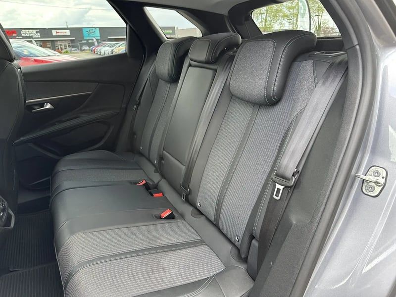 Photo de la voiture PEUGEOT 3008 Puretech 130ch S&S EAT8 Allure Pack