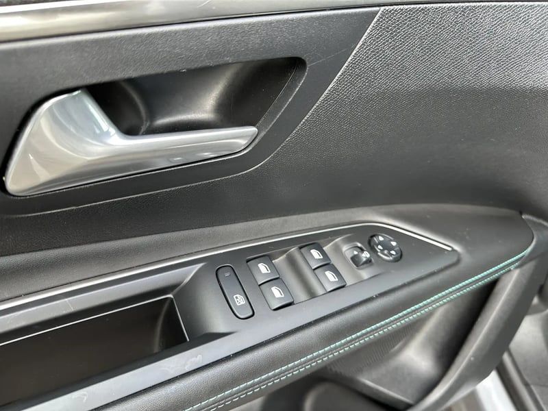 Photo de la voiture PEUGEOT 3008 Puretech 130ch S&S EAT8 Allure Pack