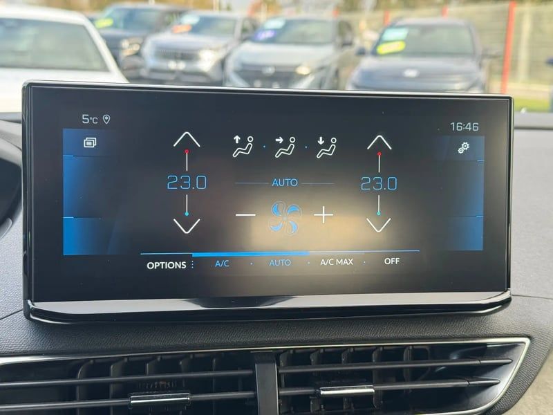 Photo de la voiture PEUGEOT 3008 PureTech 130ch S&S BVM6 GT