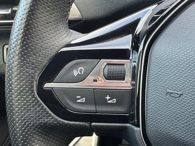 Photo de la voiture PEUGEOT 3008 PureTech 130ch S&S BVM6 GT