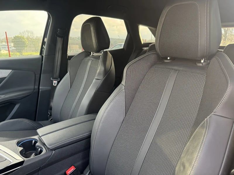 Photo de la voiture PEUGEOT 3008 PureTech 130ch S&S BVM6 GT