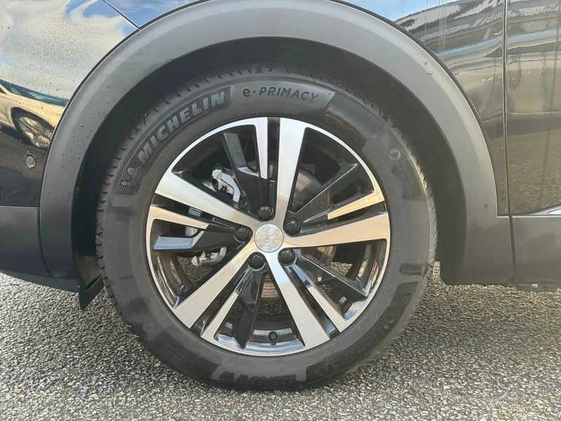 Photo de la voiture PEUGEOT 3008 PureTech 130ch S&S BVM6 GT