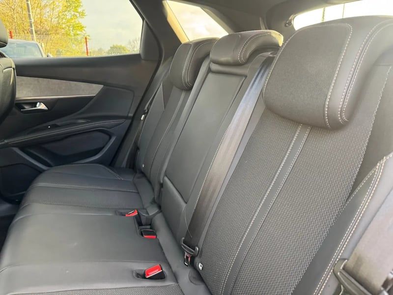 Photo de la voiture PEUGEOT 3008 PureTech 130ch S&S BVM6 GT