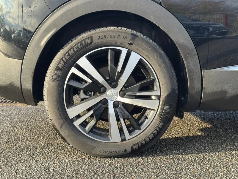 Photo de la voiture PEUGEOT 3008 PureTech 130ch S&S BVM6 GT