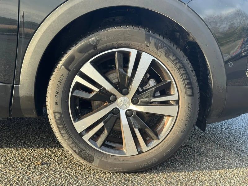 Photo de la voiture PEUGEOT 3008 PureTech 130ch S&S BVM6 GT