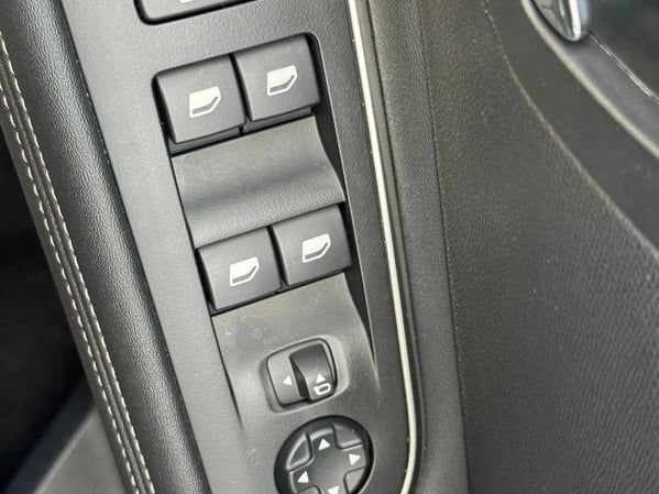 Photo de la voiture PEUGEOT 3008 PureTech 130ch S&S BVM6 GT