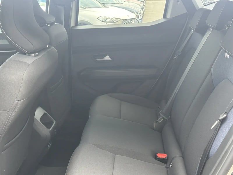Photo de la voiture DACIA DUSTER Mild Hybrid 130 4x4 Journey