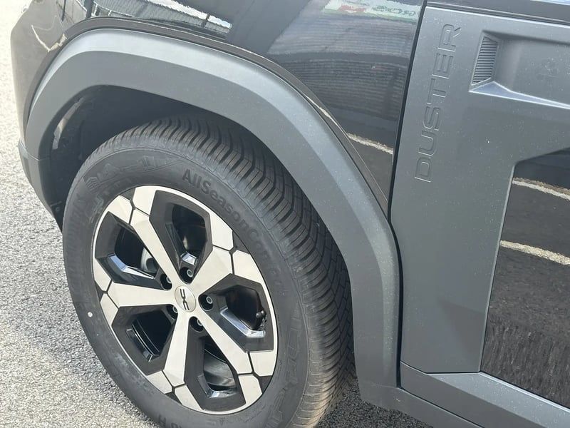 Photo de la voiture DACIA DUSTER Mild Hybrid 130 4x4 Journey