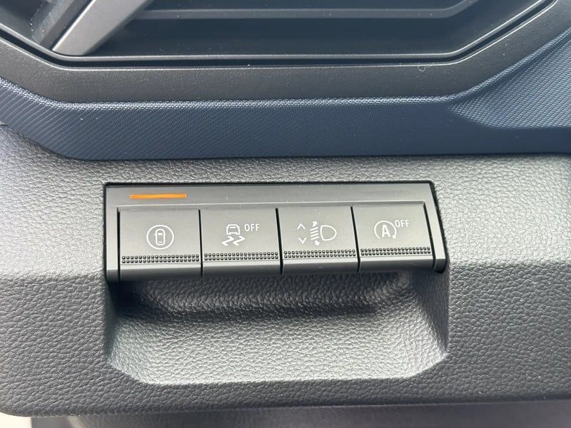 Photo de la voiture DACIA DUSTER Mild Hybrid 130 4x4 Journey