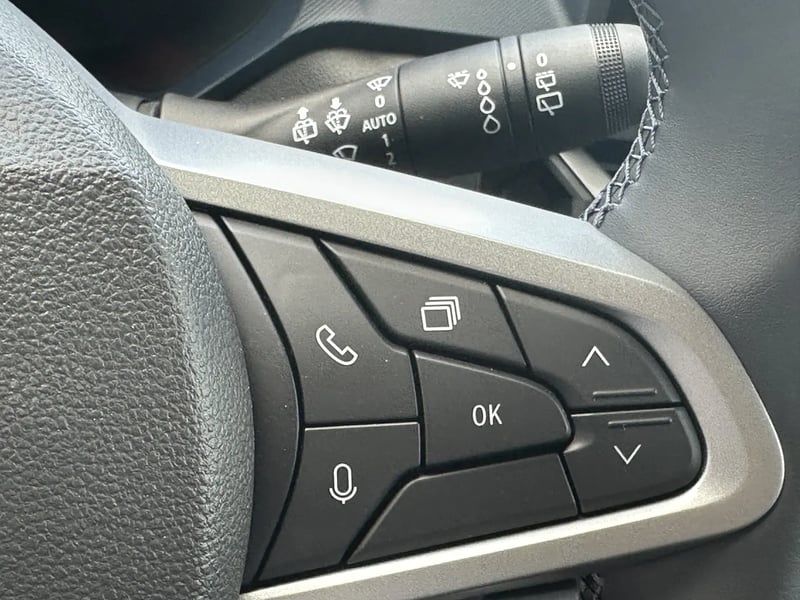 Photo de la voiture DACIA DUSTER Mild Hybrid 130 4x4 Journey