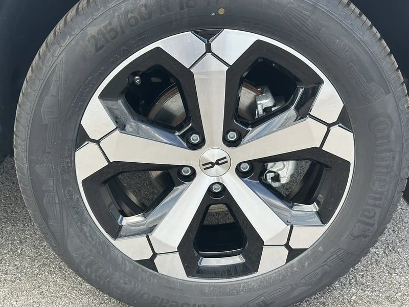 Photo de la voiture DACIA DUSTER Mild Hybrid 130 4x4 Journey