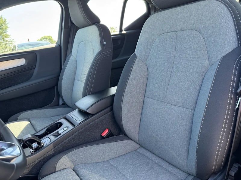 Photo de la voiture VOLVO XC40 B3 163 ch DCT7 Start