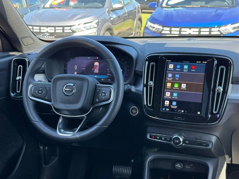 Photo de la voiture VOLVO XC40 B3 163 ch DCT7 Start