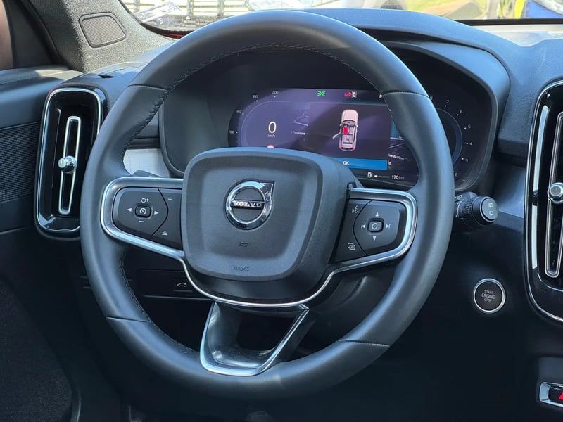 Photo de la voiture VOLVO XC40 B3 163 ch DCT7 Start