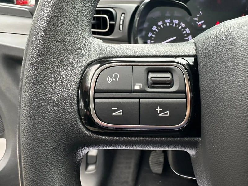 Photo de la voiture CITROEN C3 PureTech 83 S&S BVM5 Shine