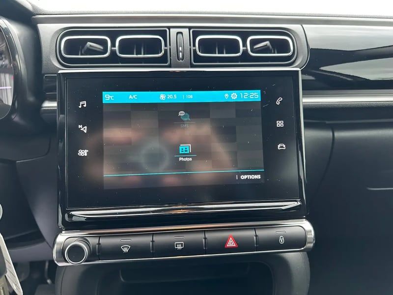 Photo de la voiture CITROEN C3 PureTech 83 S&S BVM5 Shine