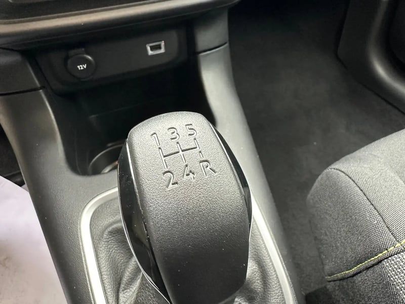 Photo de la voiture CITROEN C3 PureTech 83 S&S BVM5 Shine