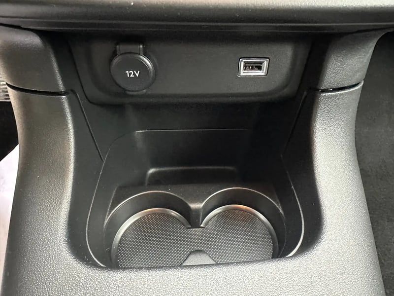 Photo de la voiture CITROEN C3 PureTech 83 S&S BVM5 Shine