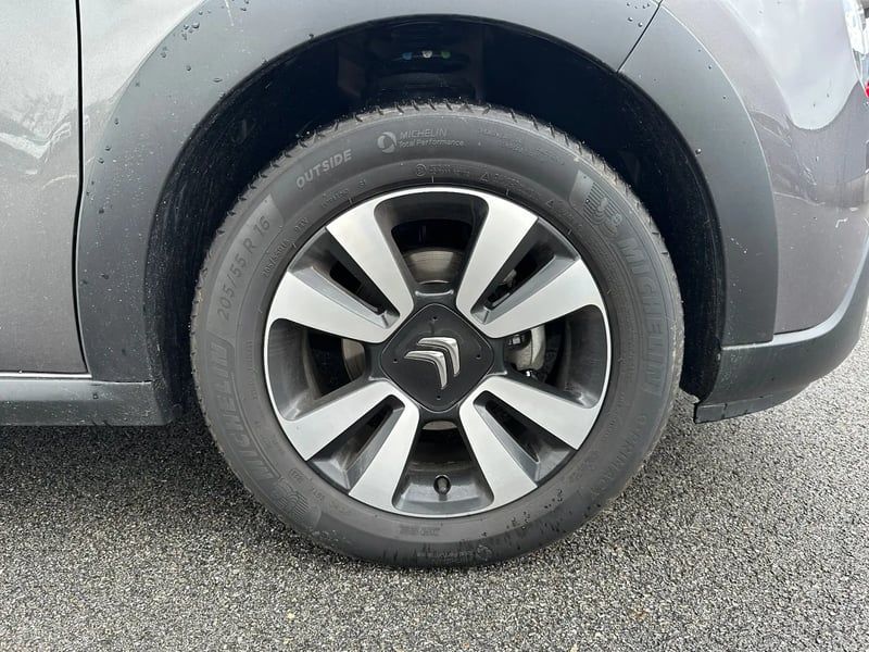 Photo de la voiture CITROEN C3 PureTech 83 S&S BVM5 Shine