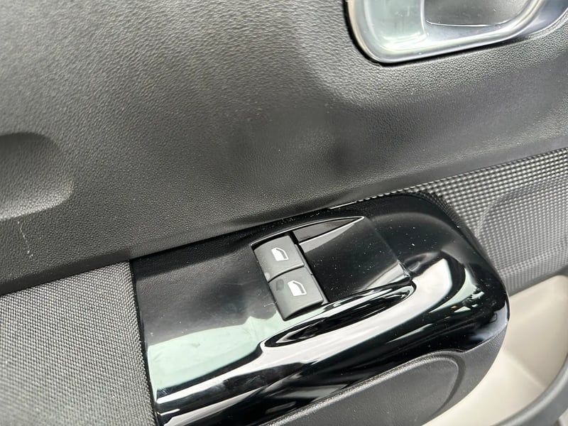 Photo de la voiture CITROEN C3 PureTech 83 S&S BVM5 Shine