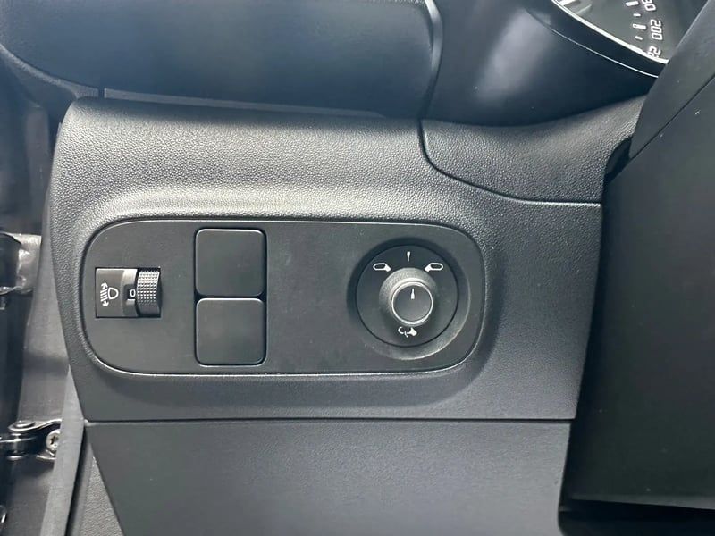 Photo de la voiture CITROEN C3 PureTech 83 S&S BVM5 Shine