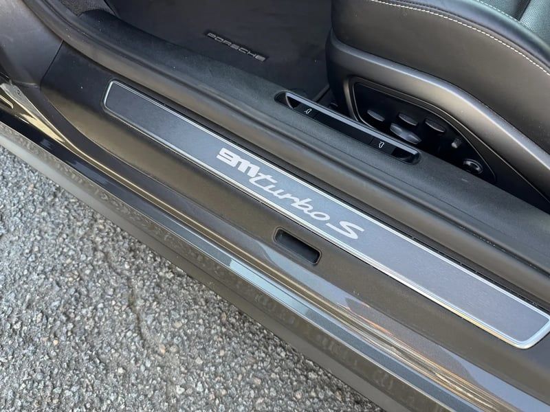 Photo de la voiture PORSCHE 911 TURBO S Coupe 3.8i 650 PDK