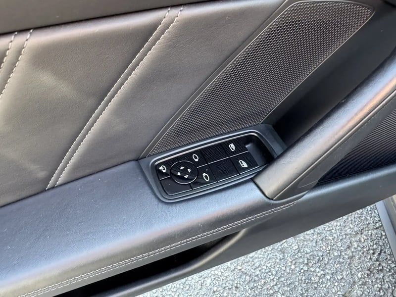 Photo de la voiture PORSCHE 911 TURBO S Coupe 3.8i 650 PDK