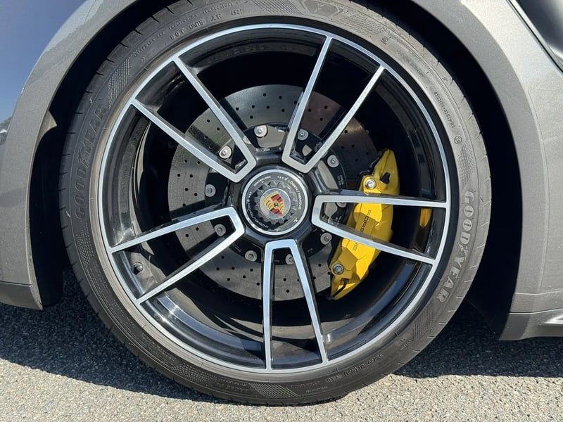 Photo de la voiture PORSCHE 911 TURBO S Coupe 3.8i 650 PDK