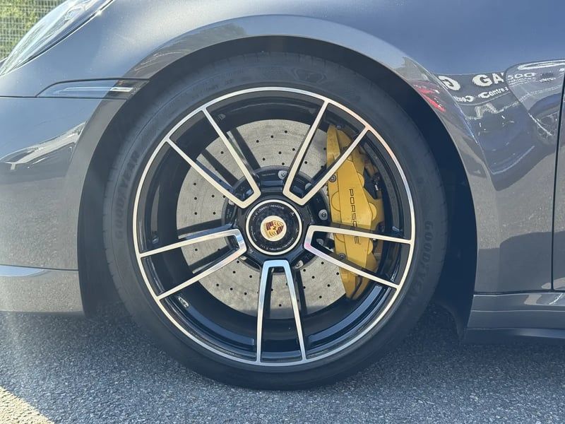 Photo de la voiture PORSCHE 911 TURBO S Coupe 3.8i 650 PDK