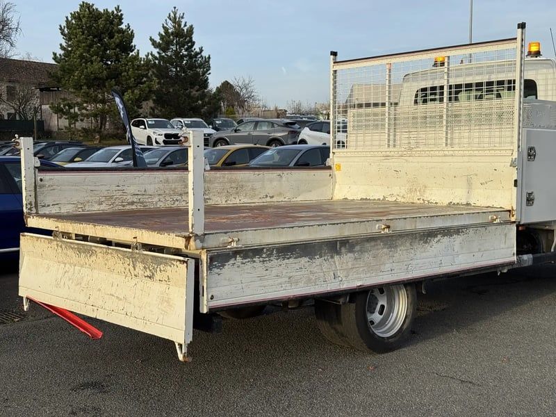 Photo de la voiture IVECO DAILY CHASSIS CABINE CAB 35 C 15H EMP 3750 QUAD-LEAF BVM6