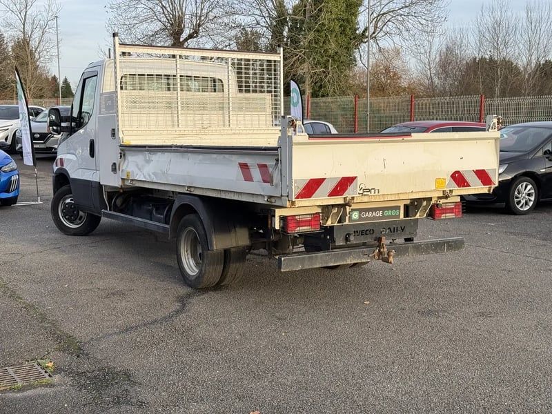 Photo de la voiture IVECO DAILY CHASSIS CABINE CAB 35 C 15H EMP 3750 QUAD-LEAF BVM6