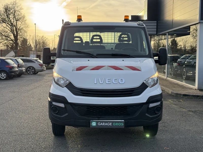 Photo de la voiture IVECO DAILY CHASSIS CABINE CAB 35 C 15H EMP 3750 QUAD-LEAF BVM6