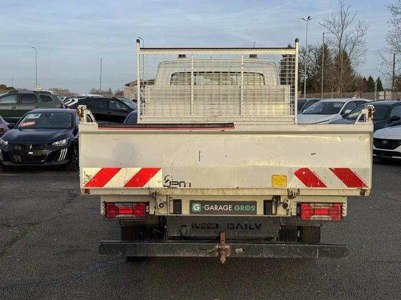 Photo de la voiture IVECO DAILY CHASSIS CABINE CAB 35 C 15H EMP 3750 QUAD-LEAF BVM6