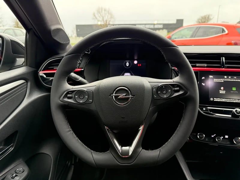 Photo de la voiture OPEL CORSA 1.2 Turbo 100 ch BVM6 GS