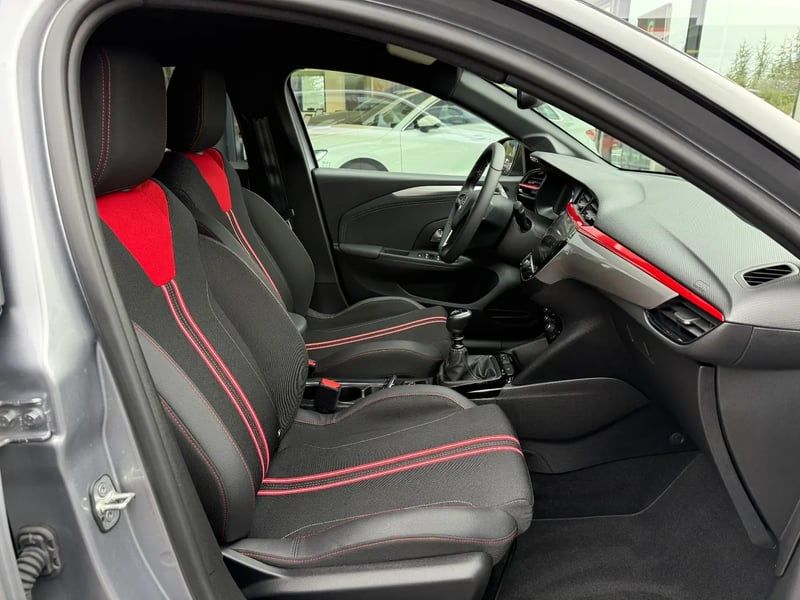 Photo de la voiture OPEL CORSA 1.2 Turbo 100 ch BVM6 GS