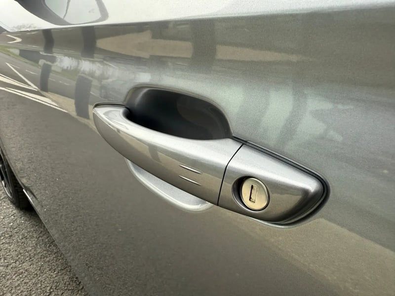 Photo de la voiture OPEL CORSA 1.2 Turbo 100 ch BVM6 GS