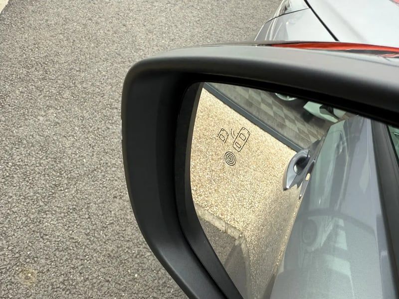 Photo de la voiture OPEL CORSA 1.2 Turbo 100 ch BVM6 GS