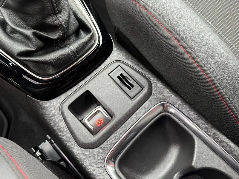 Photo de la voiture OPEL CORSA 1.2 Turbo 100 ch BVM6 GS