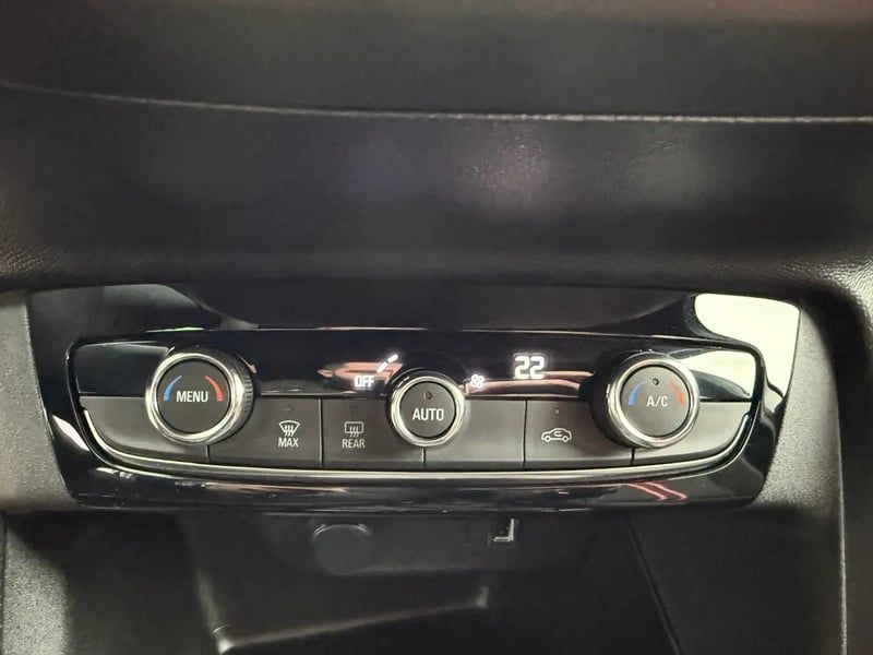 Photo de la voiture OPEL CORSA 1.2 Turbo 100 ch BVM6 GS