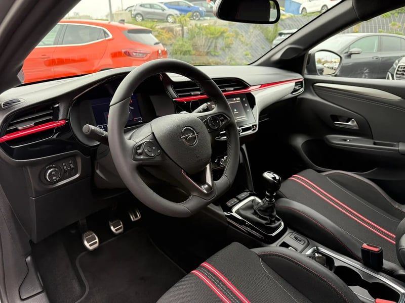 Photo de la voiture OPEL CORSA 1.2 Turbo 100 ch BVM6 GS