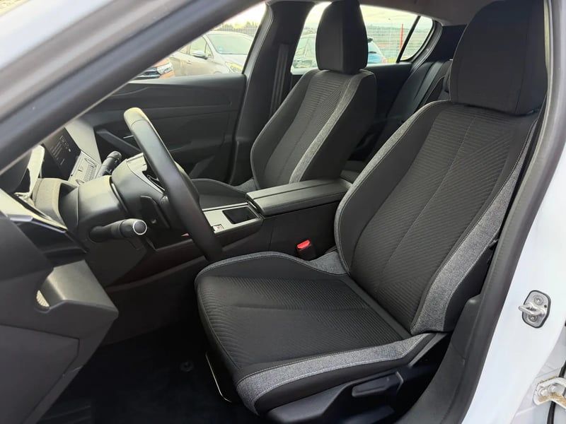 Photo de la voiture PEUGEOT 308 PureTech 130ch S&S EAT8 Active Pack