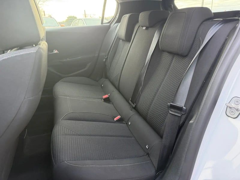 Photo de la voiture PEUGEOT 308 PureTech 130ch S&S EAT8 Active Pack