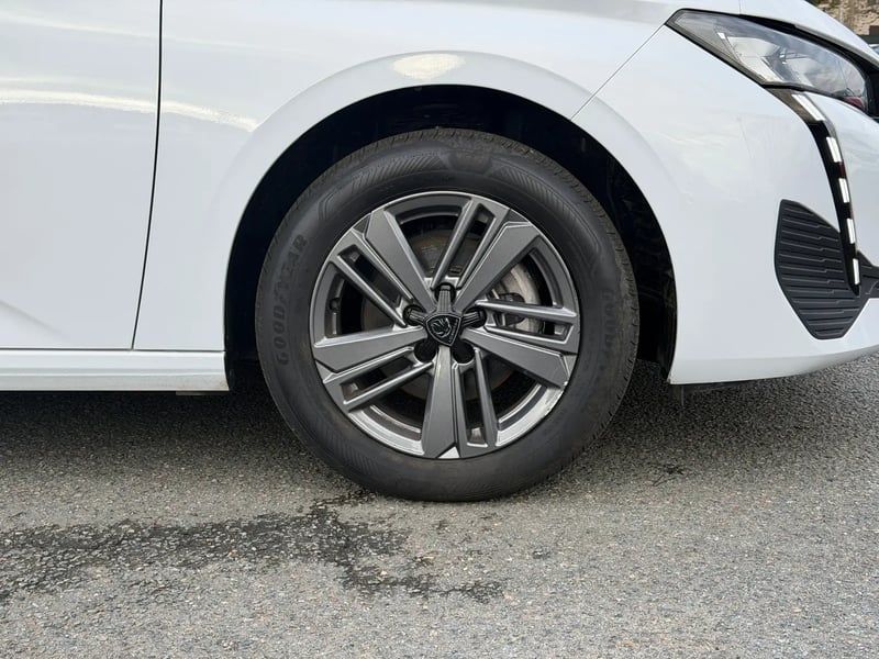 Photo de la voiture PEUGEOT 308 PureTech 130ch S&S EAT8 Active Pack