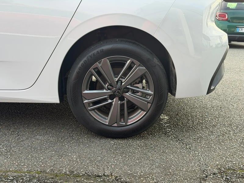 Photo de la voiture PEUGEOT 308 PureTech 130ch S&S EAT8 Active Pack