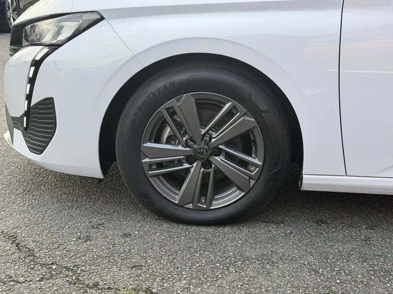 Photo de la voiture PEUGEOT 308 PureTech 130ch S&S EAT8 Active Pack