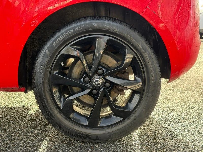 Photo de la voiture OPEL CORSA 1.4 Turbo 100 ch Design Edition