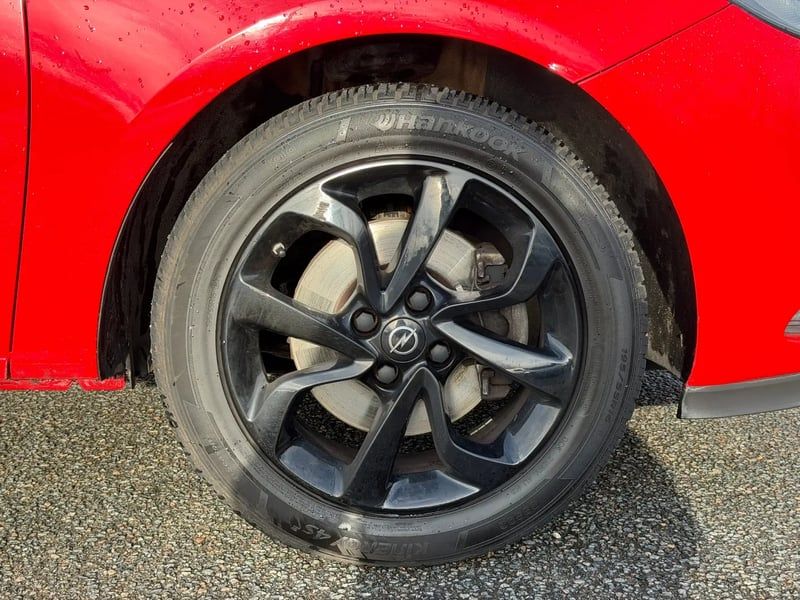 Photo de la voiture OPEL CORSA 1.4 Turbo 100 ch Design Edition