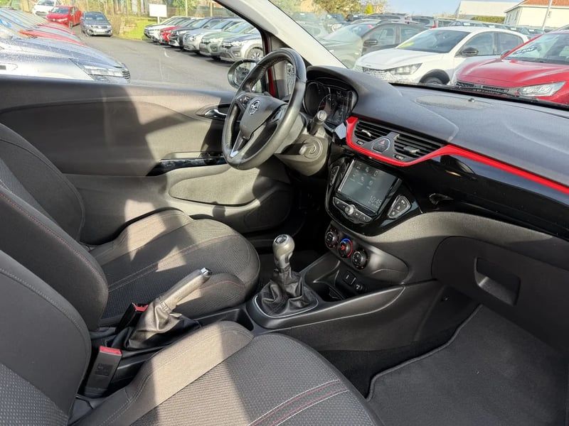 Photo de la voiture OPEL CORSA 1.4 Turbo 100 ch Design Edition